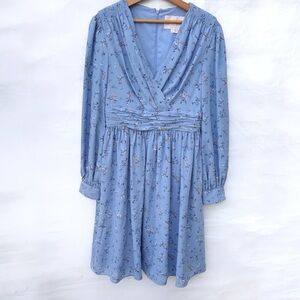 Gal meets glam // Kelsey dress in periwinkle blue floral print dress size 4 jun2